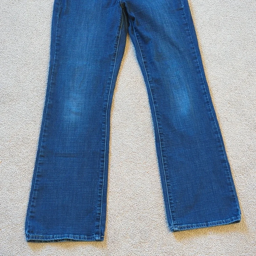 Levi's Classic Boot Cut Women's Jeans, Medium Wash, size 8 - Picture 8 of 8